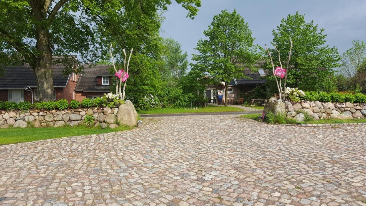 Kunst Pension Frahm Basthorst  Buitenkant foto